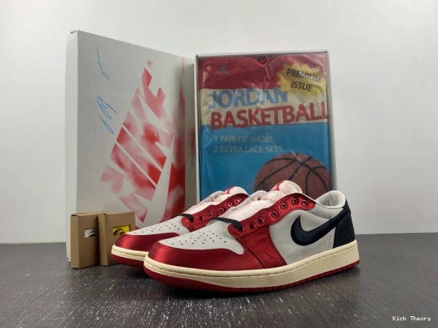 Kicked Out Shoe Store OG Room Trophy Air FN0432-100 Away Jordan 1 x Low 0713